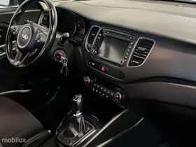 Kia Carens (2016) thumbnail 16