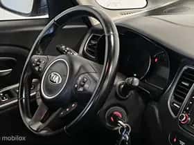 Kia Carens (2016) thumbnail 22