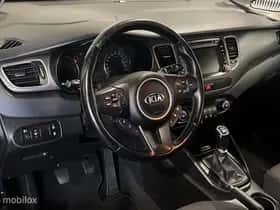 Kia Carens (2016) thumbnail 7