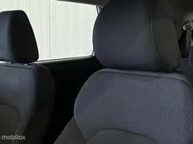 Kia Carens (2016) thumbnail 9