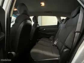 Kia Carens (2016) thumbnail 10