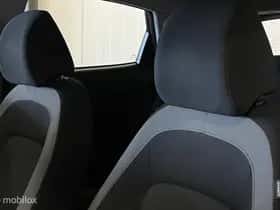 Hyundai Kona (2018) thumbnail 9