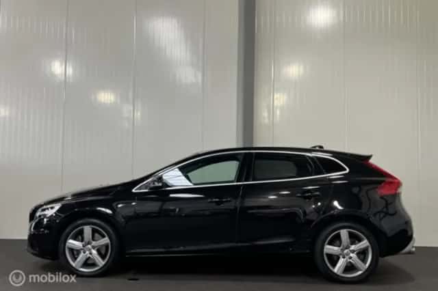 Volvo V40 (2020) thumbnail 3