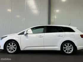 Toyota Avensis (2022) thumbnail 3