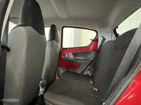 Toyota Aygo (2011) thumbnail 11