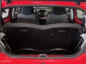 Toyota Aygo (2011) thumbnail 15