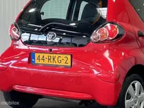 Toyota Aygo (2011) thumbnail 16