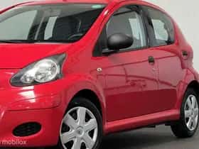 Toyota Aygo (2011) thumbnail 18