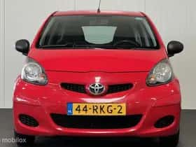 Toyota Aygo (2011) thumbnail 4