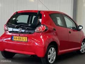 Toyota Aygo (2011) thumbnail 6
