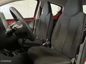 Toyota Aygo (2011) thumbnail 10