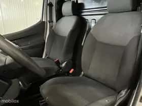 Nissan NV200 (2022) thumbnail 8