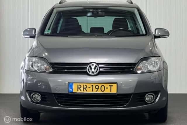 Volkswagen Golf (2018) thumbnail 4