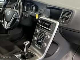 Volvo V60 (2016) thumbnail 15