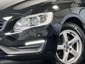 Volvo V60 (2016) thumbnail 26