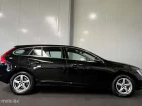 Volvo V60 (2016) thumbnail 5