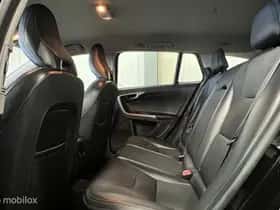 Volvo V60 (2016) thumbnail 10