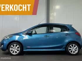 Mazda 2 (2011) thumbnail 3