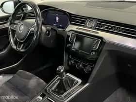 Volkswagen Passat (2017) thumbnail 18
