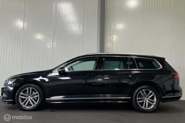 Volkswagen Passat (2017) thumbnail 3