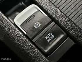 Volkswagen Passat (2017) thumbnail 24