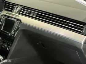 Volkswagen Passat (2017) thumbnail 35