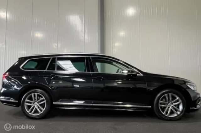 Volkswagen Passat (2017) thumbnail 5