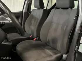 Opel Agila (2010) thumbnail 8