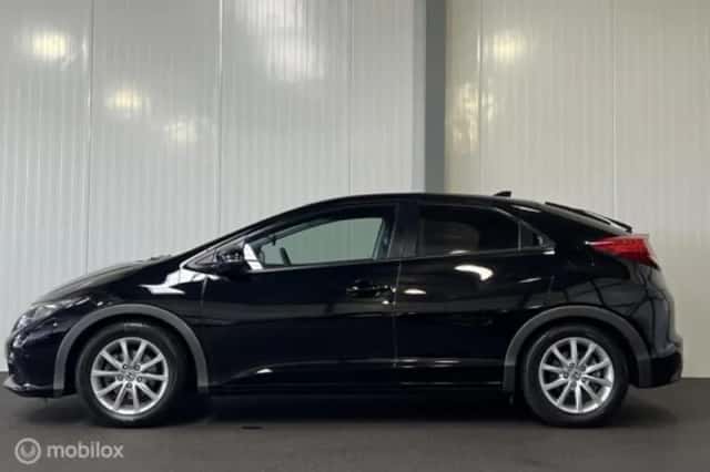 Honda Civic (2013) thumbnail 3