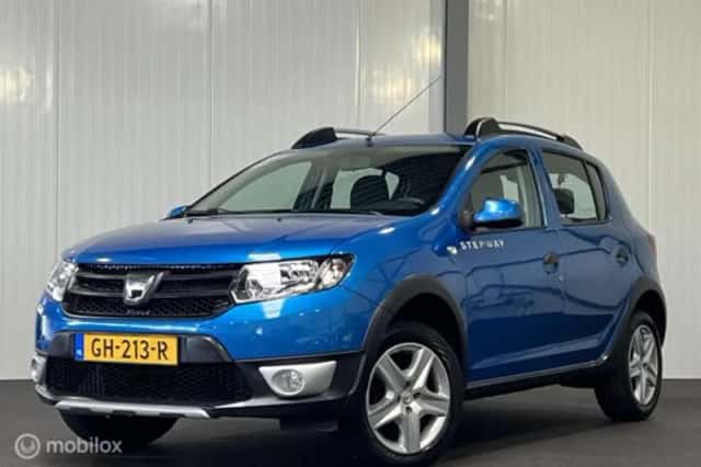 Dacia Sandero (2015) thumbnail 1
