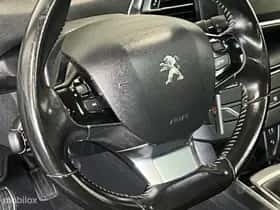 Peugeot 308 (2015) thumbnail 23