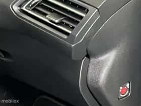Peugeot 308 (2015) thumbnail 24
