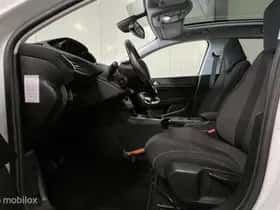 Peugeot 308 (2015) thumbnail 8