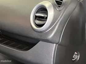 Renault Clio (2015) thumbnail 25