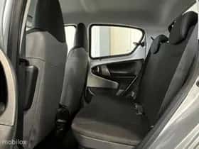 Toyota Aygo (2013) thumbnail 13