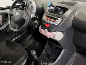 Toyota Aygo (2013) thumbnail 8