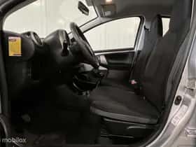 Toyota Aygo (2013) thumbnail 10
