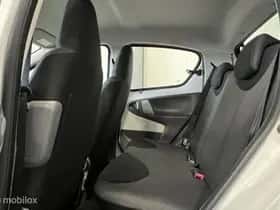 Toyota Aygo (2008) thumbnail 11