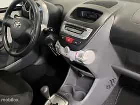 Toyota Aygo (2008) thumbnail 16