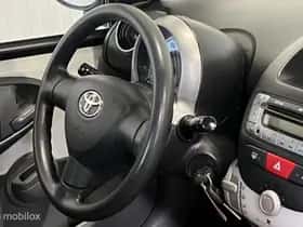 Toyota Aygo (2008) thumbnail 20