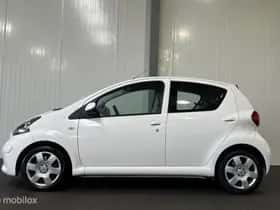 Toyota Aygo (2008) thumbnail 3