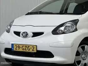 Toyota Aygo (2008) thumbnail 23