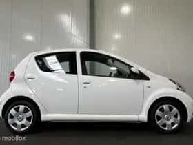 Toyota Aygo (2008) thumbnail 5