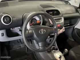 Toyota Aygo (2008) thumbnail 7