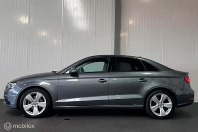 Audi A3 (2017) thumbnail 3