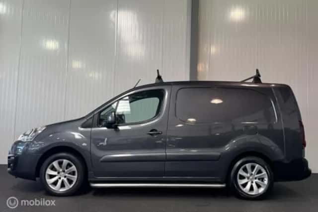 Peugeot Partner (2017) thumbnail 3