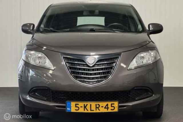 Lancia Ypsilon (2013) thumbnail 4
