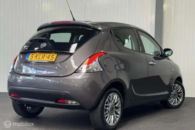 Lancia Ypsilon (2013) thumbnail 6