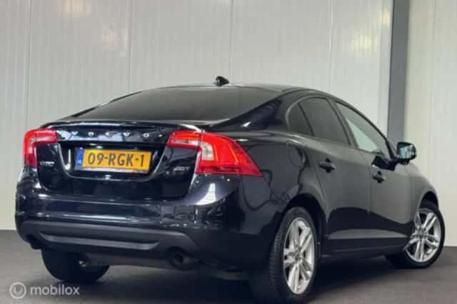 Volvo S60 (2011) thumbnail 6