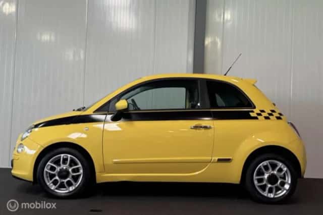 Fiat 500 (2021) thumbnail 2